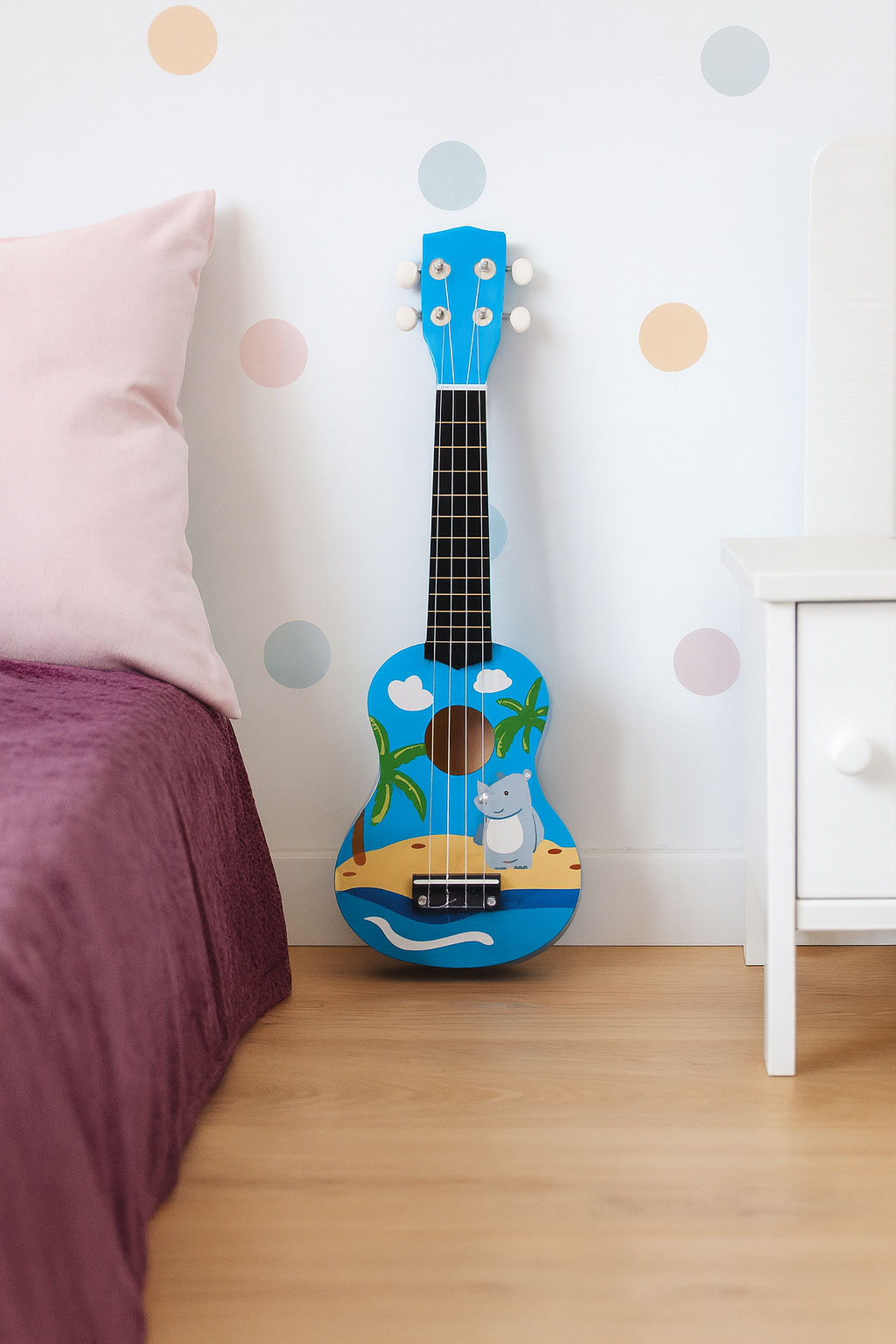 Gitara ukulele dla dzieci drewniana 4 struny nylonowe kostka do gry ECOTOYS - obrazek 5
